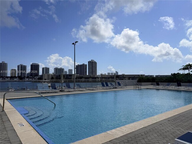 Building Photo - 18031 Biscayne Blvd