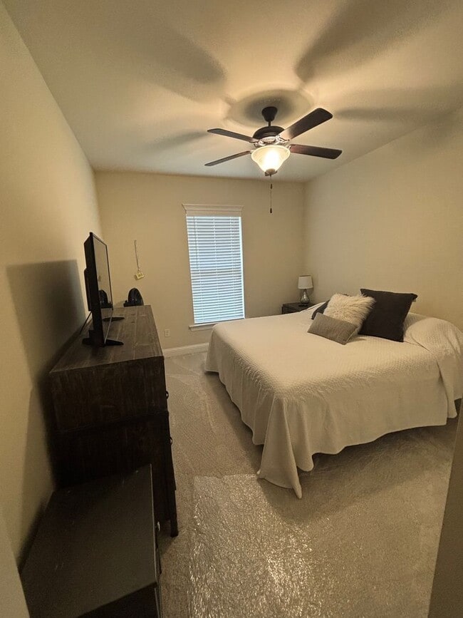 Building Photo - Beautiful 3 Bedroom home in Lucian Fields