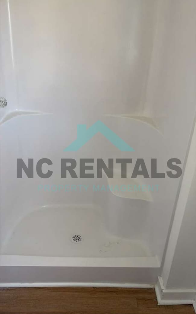 Building Photo - 113 3rd St