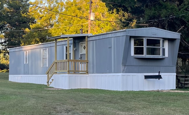 Building Photo - 326 Old Coffeeville Rd