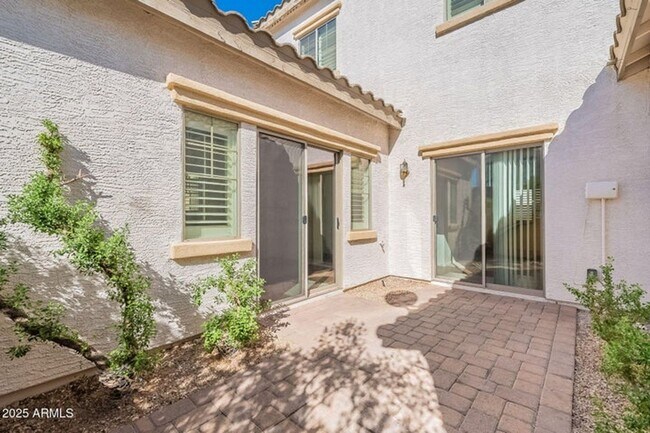 Building Photo - Lifestyle and convenience all in one!