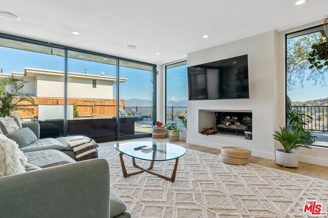Building Photo - 3632 Beverly Ridge Dr