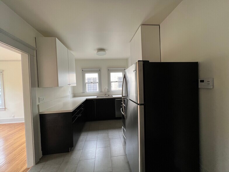 Building Photo - 1343 Portia St