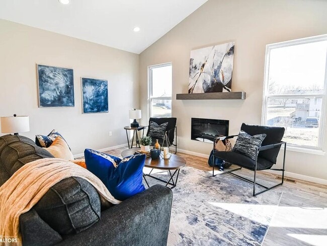 Building Photo - 2501 N Terrace Dr