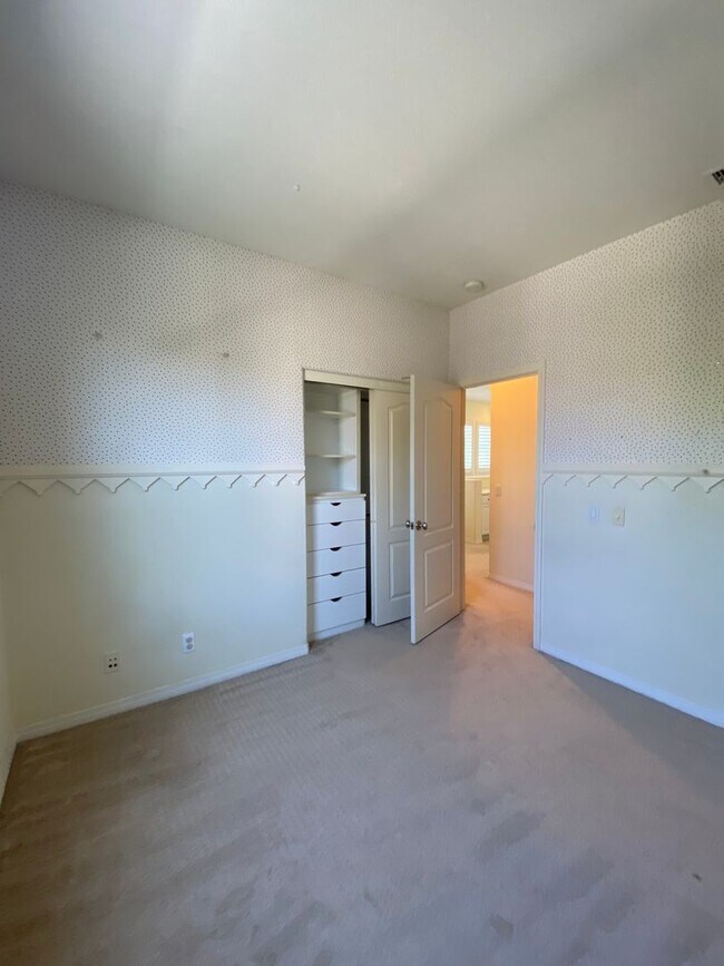 Building Photo - 254 Flyers Ln