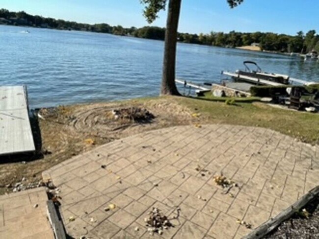 Building Photo - Lake Oakland Lakefront Home - 3 Bedroom 2 ...