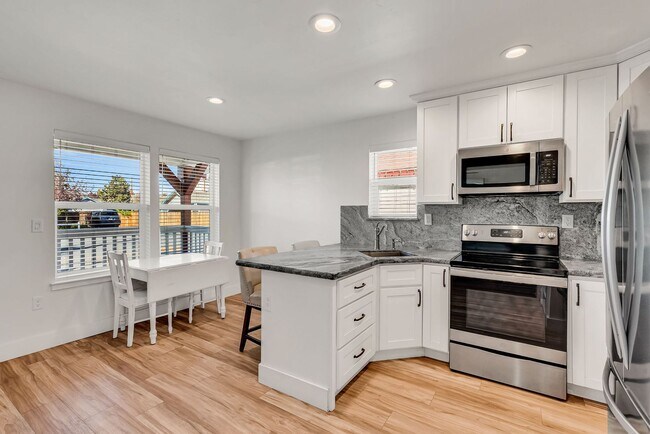 Building Photo - Experience residential luxury living only 2 blocks from the heart of downtown Livermore!!