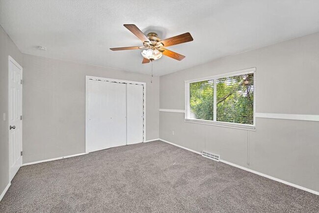 Building Photo - Spacious 5-Bedroom Home in Paradise Hills – North Grand Junction