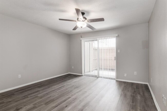 Building Photo - 10555 Turtlewood Ct