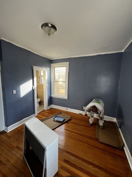 Building Photo - 425 Leslie St