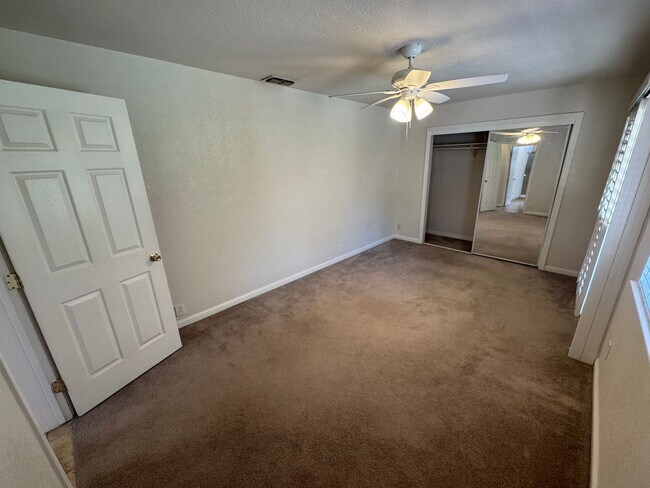 Building Photo - 2720 Larry Ln