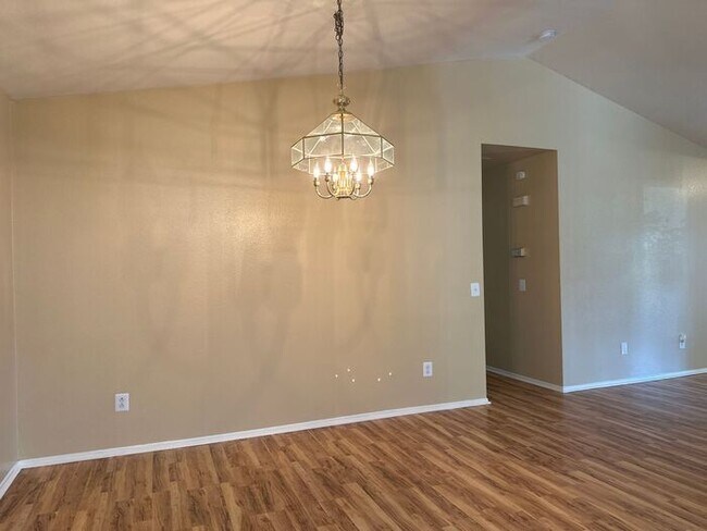 Building Photo - Imagine coming home to this hidden rare spacious find right off of a cul-de-sac