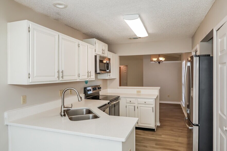 Building Photo - 8022 Loch Lomond Ln