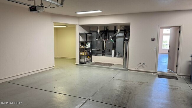 Building Photo - 4440 W Mountain Side Dr