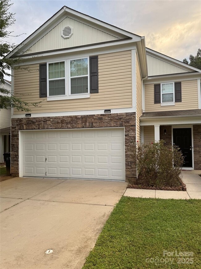 Building Photo - 5919 Fazenda Drive