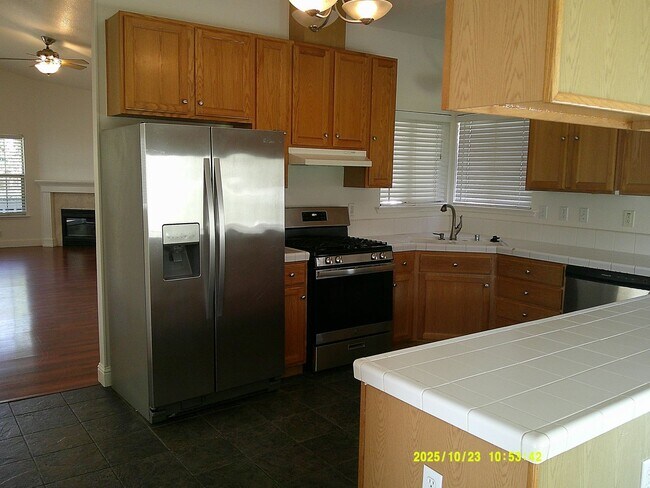 Building Photo - 1120 Tulip Ln