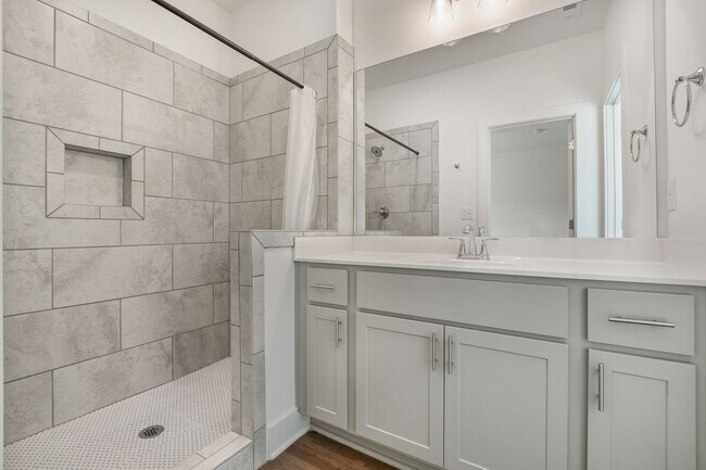 Building Photo - Luxury Living: Spacious 3-Bedroom Retreat with Modern Amenities