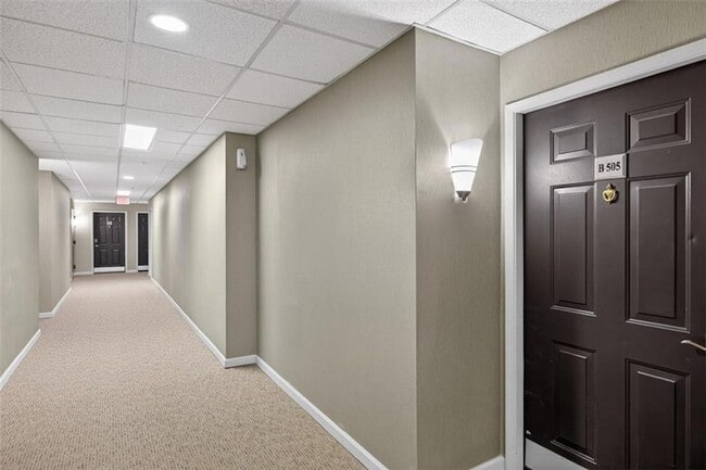 Building Photo - 1074 Peachtree Walk NE