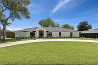 Building Photo - 4042 Mendenhall Dr