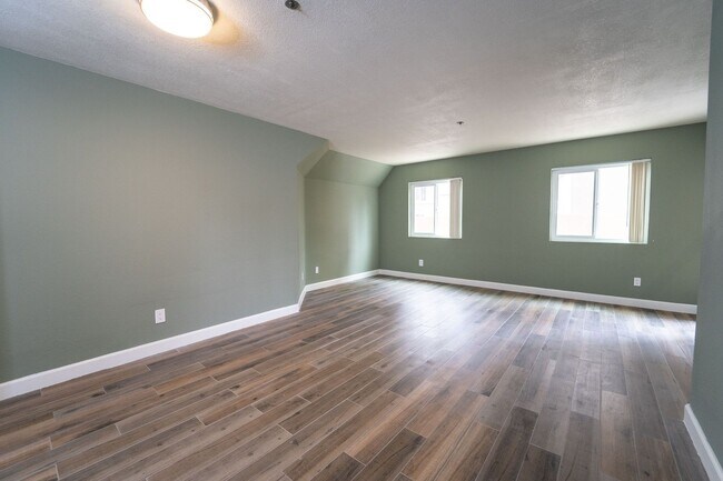 Building Photo - 3550 Lebon Dr