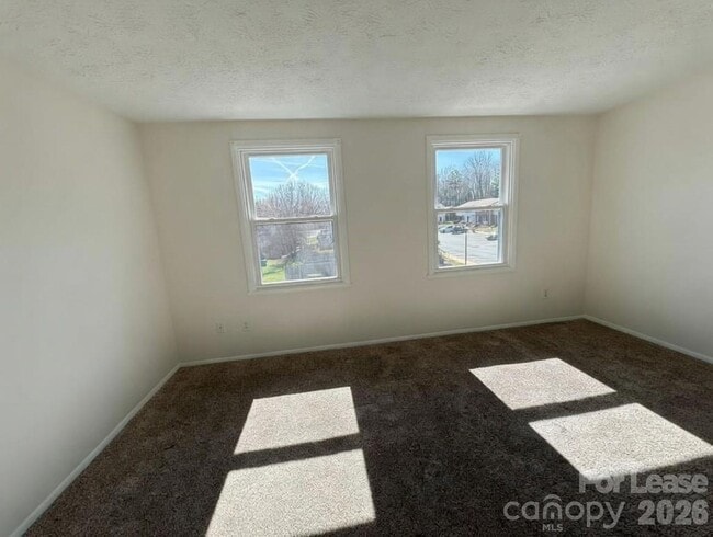 Building Photo - 9432 Lexington Cir