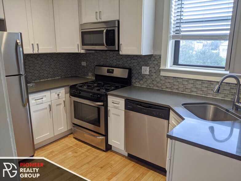 Building Photo - 2329 N Rockwell St