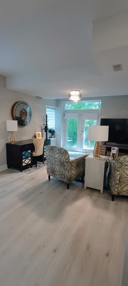 Building Photo - 906 Bitterfield Dr