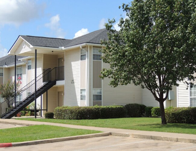 Building Photo - Fox Creek Apartments Shrevport