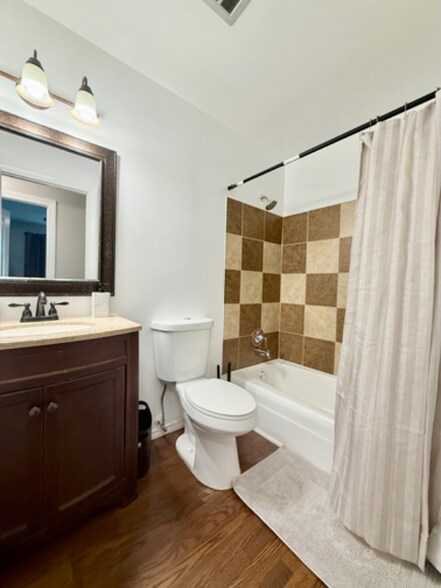 Building Photo - 1601 27th Ave