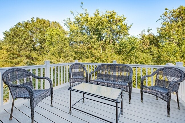 Building Photo - 3BR Open Floor Plan with Garage in Captain...