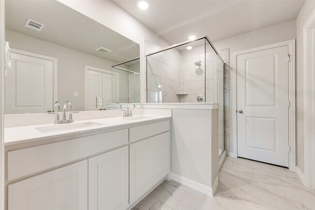 Building Photo - 1440 Twin Frks Dr