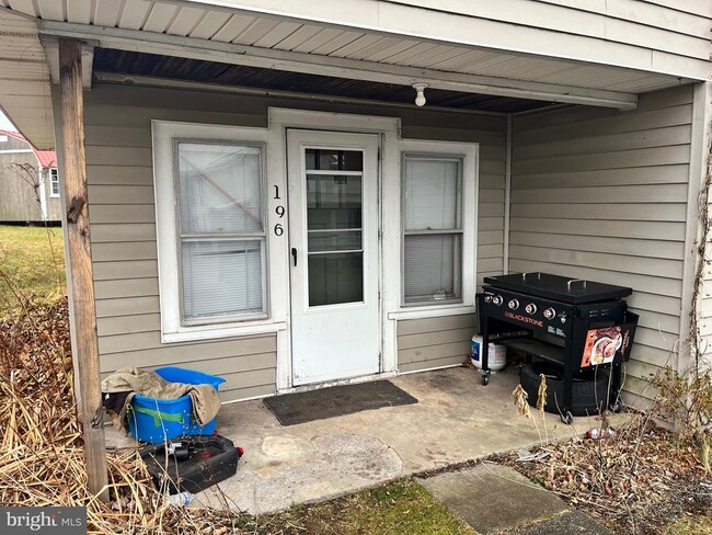 Building Photo - 196 Church St