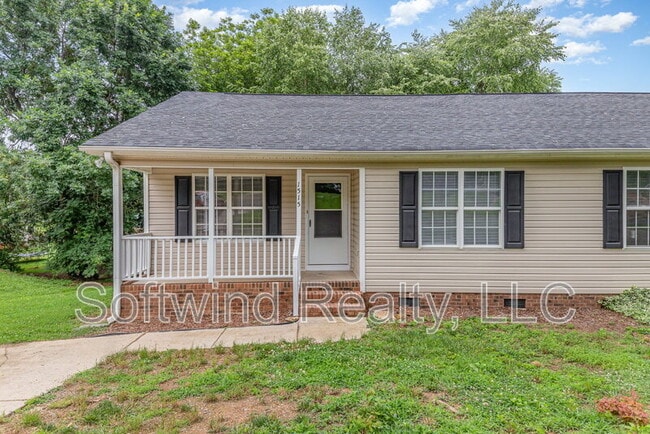 Primary Photo - 1515 Elmwood Ave
