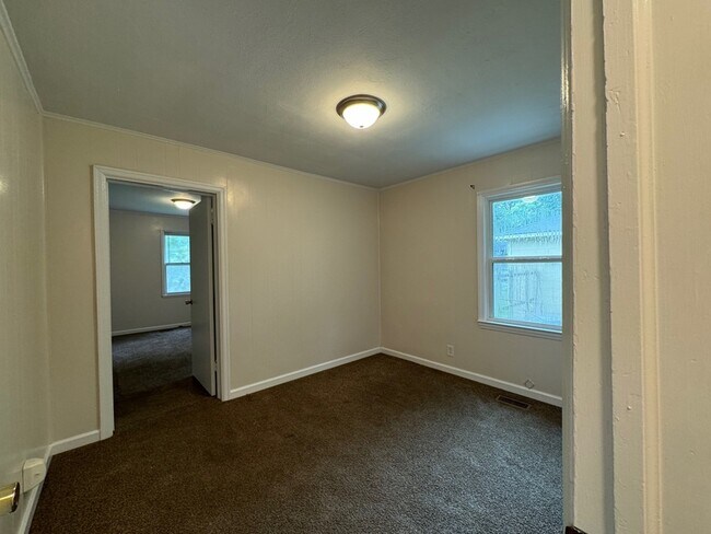 Building Photo - 1205 Broadus Ave SE