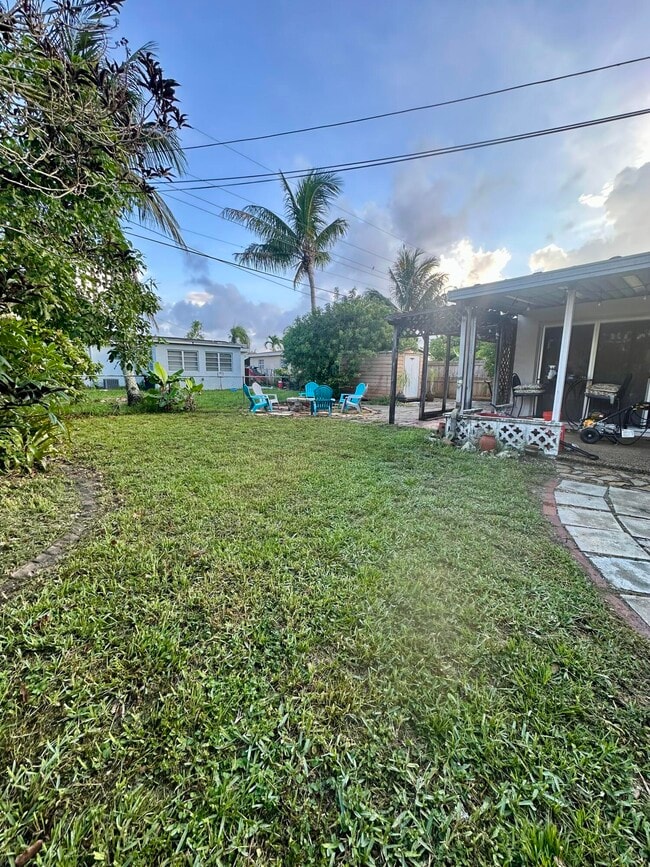 Building Photo - 7000 SW 11th St