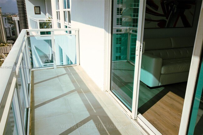 Building Photo - 950 Brickell Bay Dr