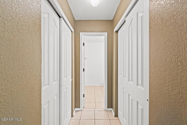 Building Photo - 14056 Tierra Venado Dr