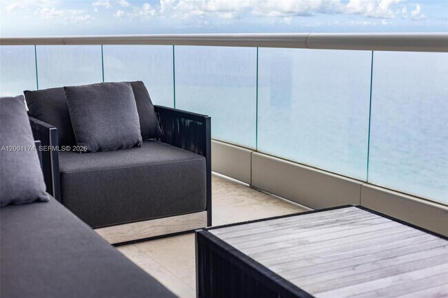 Building Photo - 16051 Collins Ave