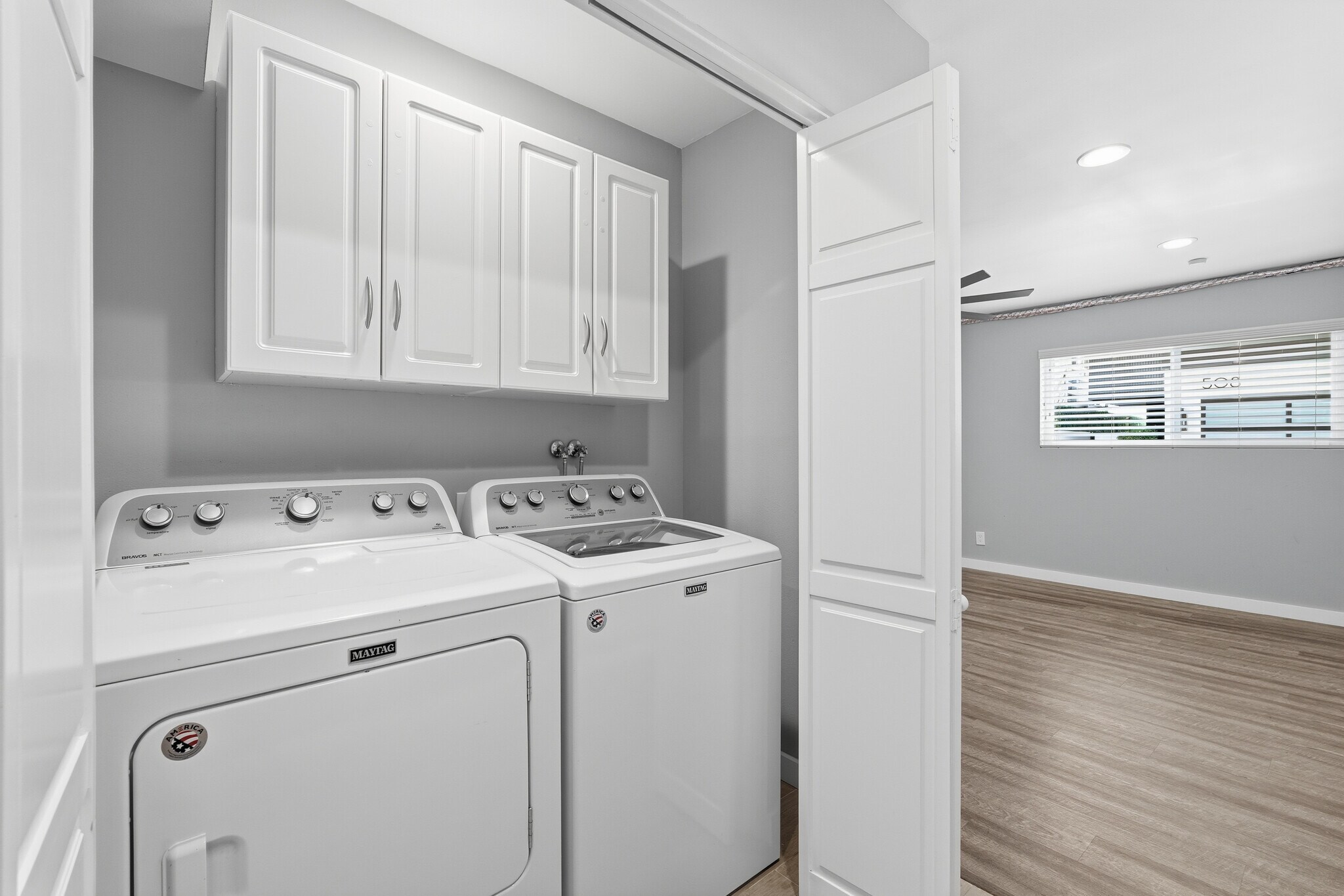 Building Photo - 116 5th Pl