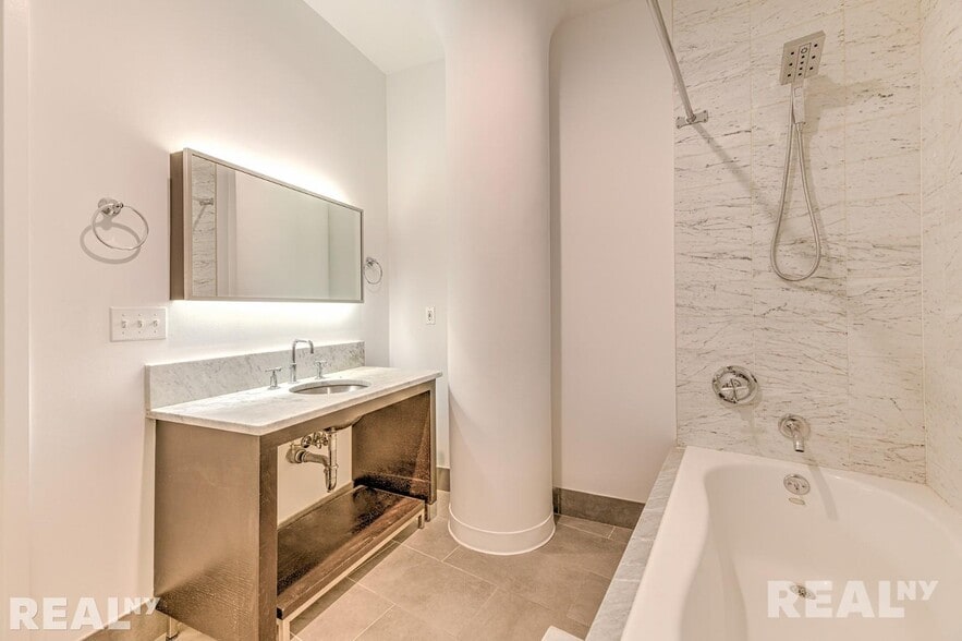 Building Photo - 99 Gold St