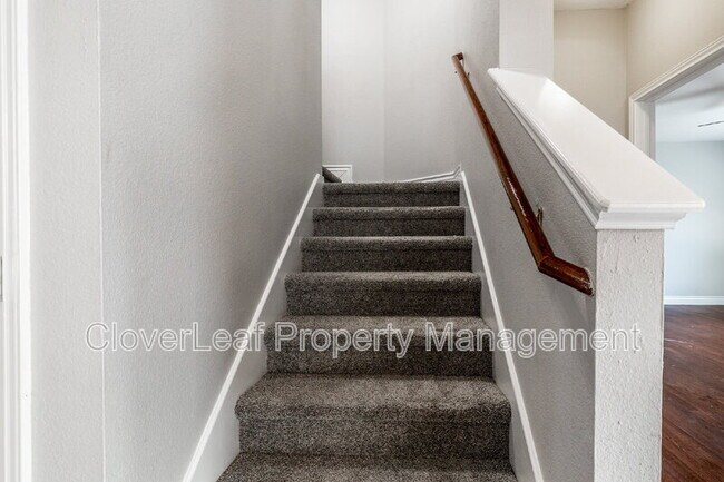 Building Photo - 106 Red Willow