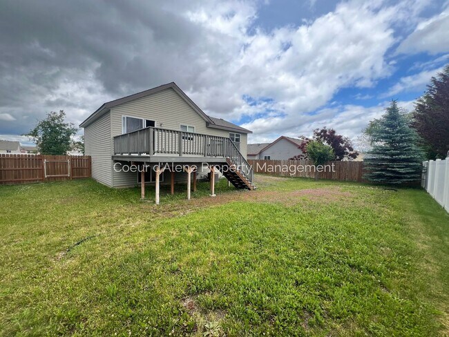 Building Photo - 3 bed house w/ family room in The Landings!