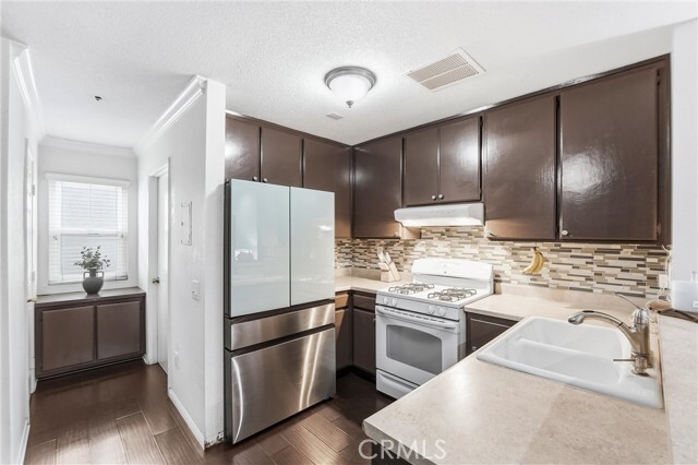 Building Photo - 334 S Walnut Ave