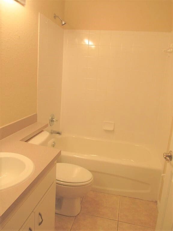 Building Photo - 7881 Manor Dr