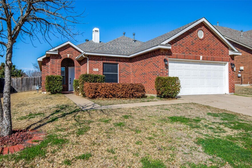 Single story brick home - 5121 Timber Park Dr