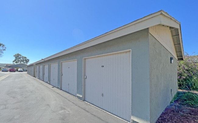 Building Photo - Stunning Saltillo Tiled Single Story Condo in Oceanside!
