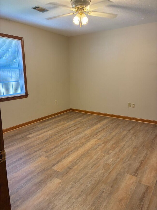 Building Photo - 2702 Oak Meadow Pl