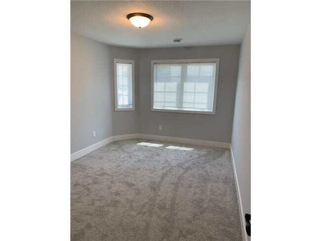 Building Photo - 770 Plum Tree Ln