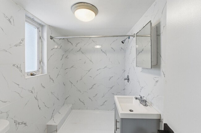 Building Photo - 176 Thorne St