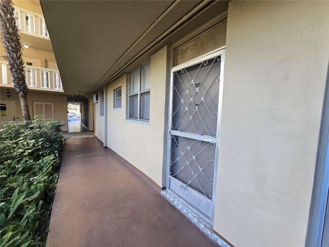 Building Photo - 1475 NE 125th Terrace